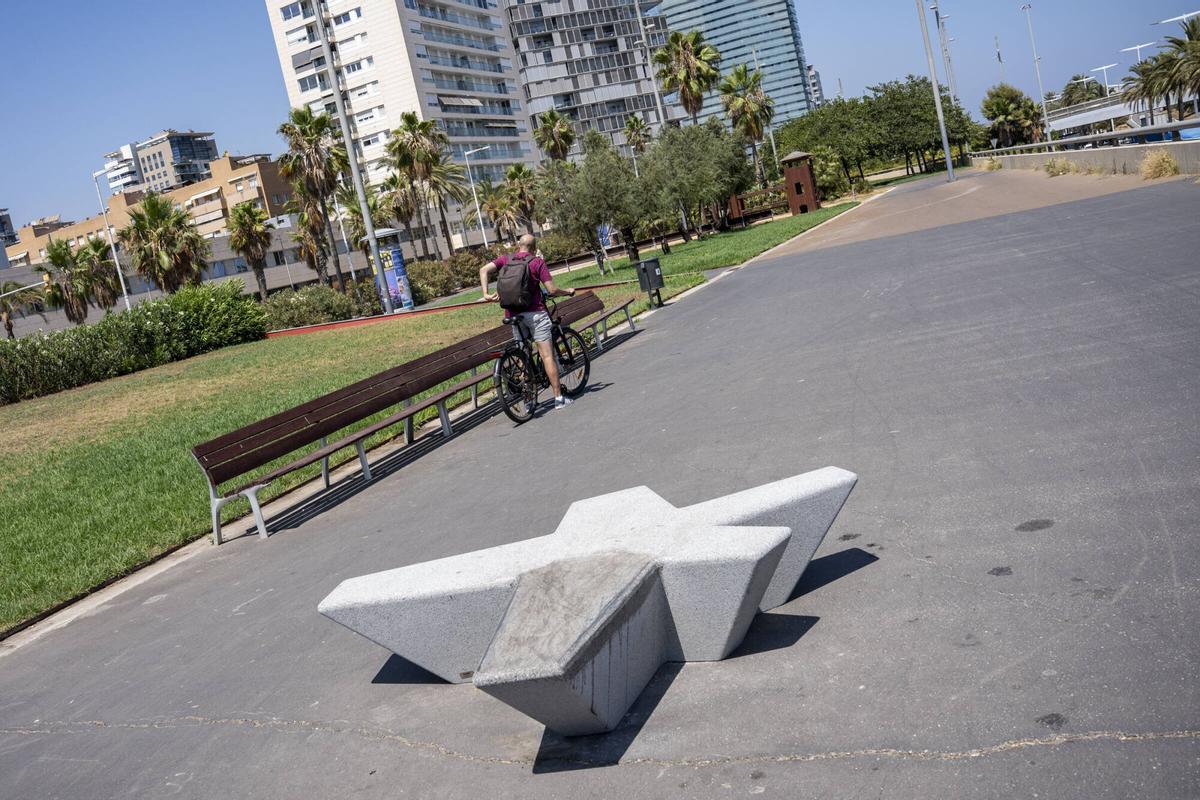 Mobiliario de Escofet en el Espacio Provisional Skate Garcia-Fària, la víspera de la inauguración
