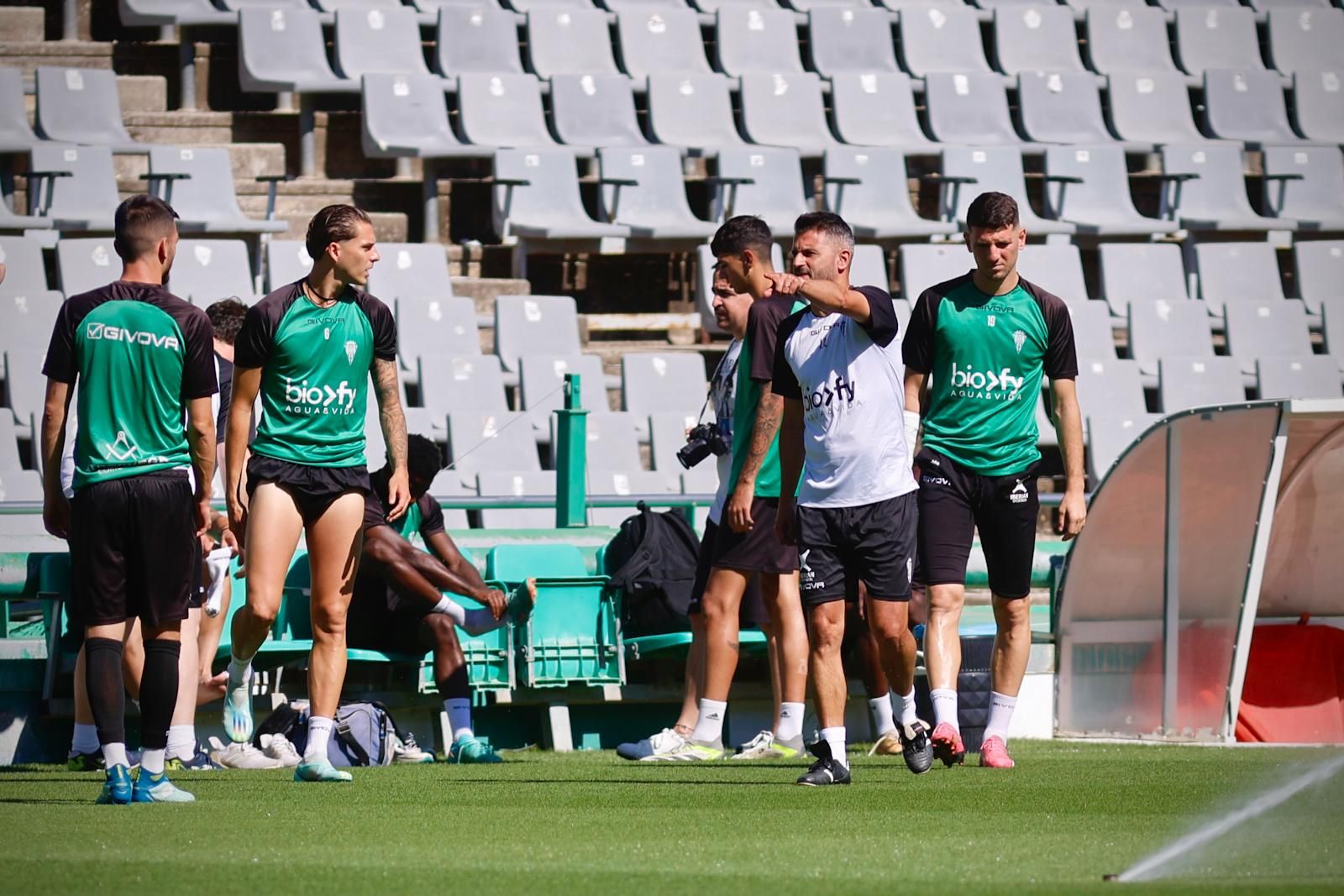 El último entrenamiento del Córdoba antes de viajar a Barcelona, en imágenes