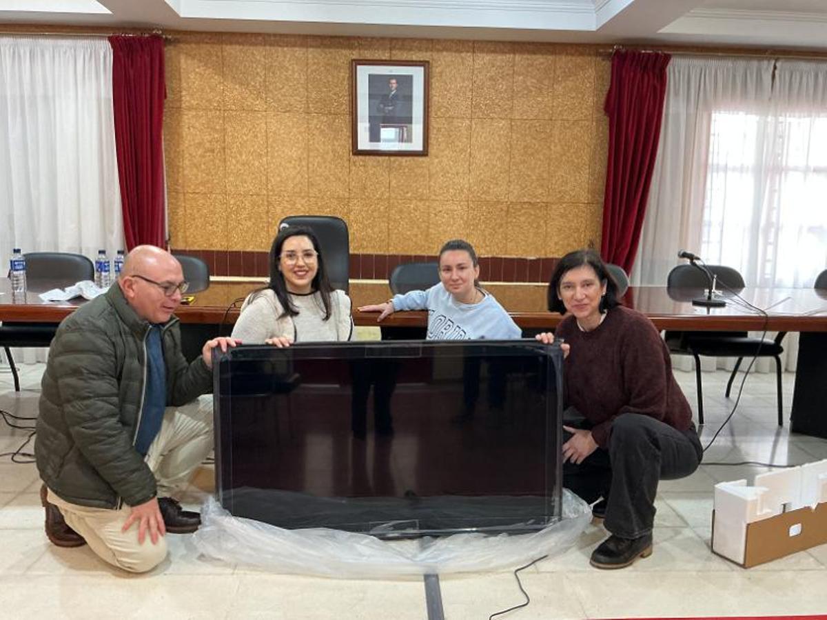 Entrega del equipamiento tecnológico para el proyecto de Nubeteca