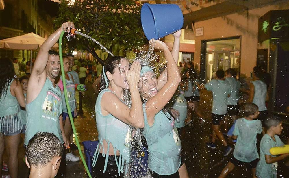 Los ‘ajos’ de Sant Llorenç cumplen 25 años corriendo a remojo