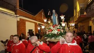 El grupo San Agustín y San Marcos de Castelló festeja a Sant Antoni con una misa, música, procesión y 'correfocs'