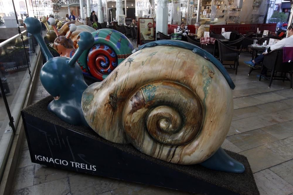 Exposición de caracoles gigantes en el mercado de Colón