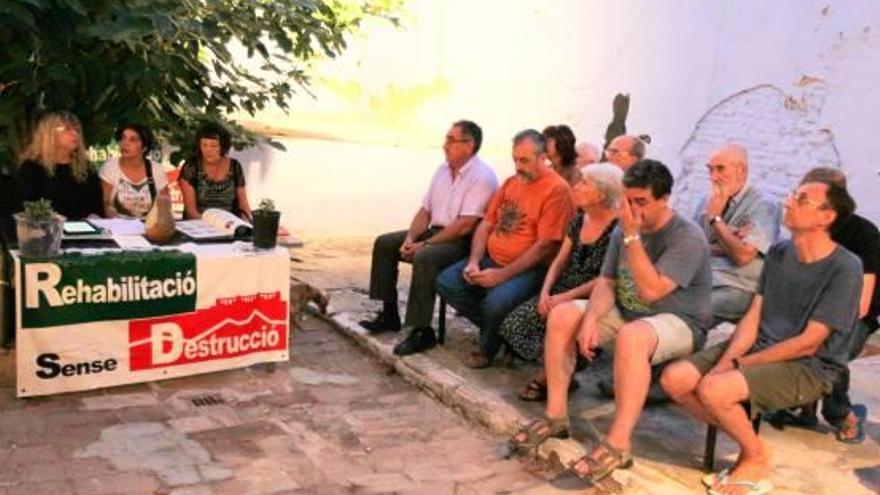 El colectivo vecinal inauguró ayer el nuevo curso con una asamblea.