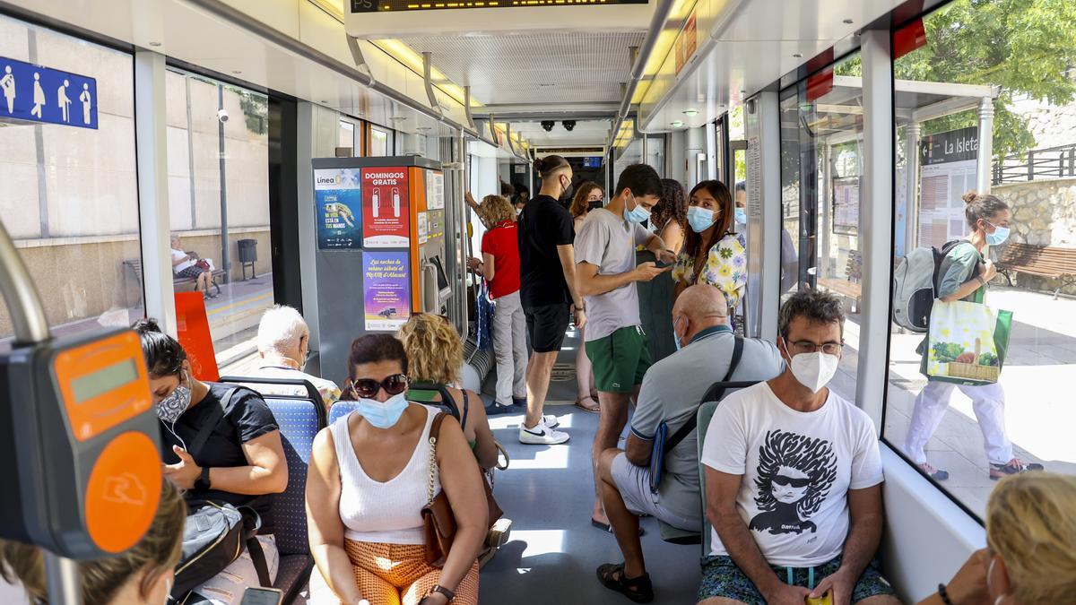 El Tram de Alicante, en una imagen de este verano