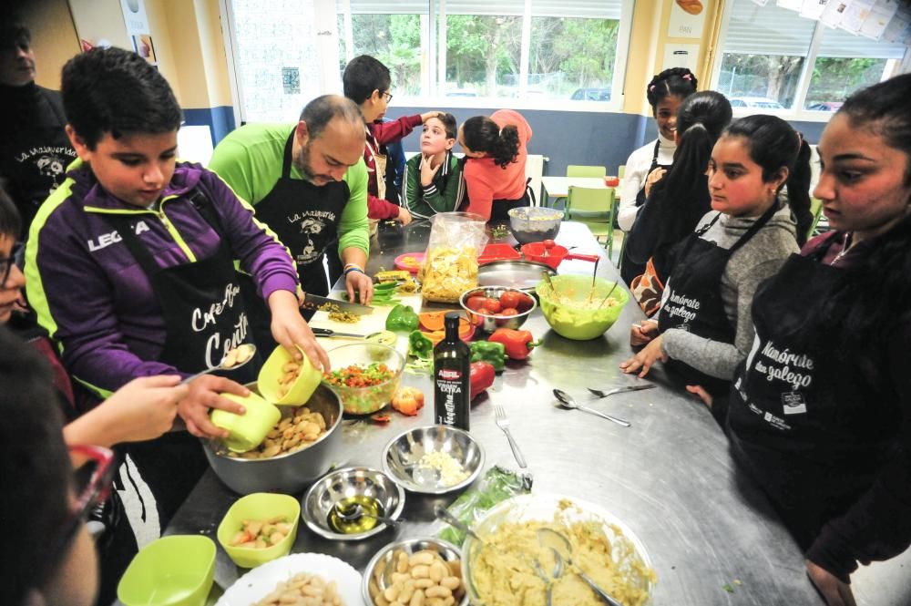 Pequeños chefs de Rubiáns con las manos en la masa