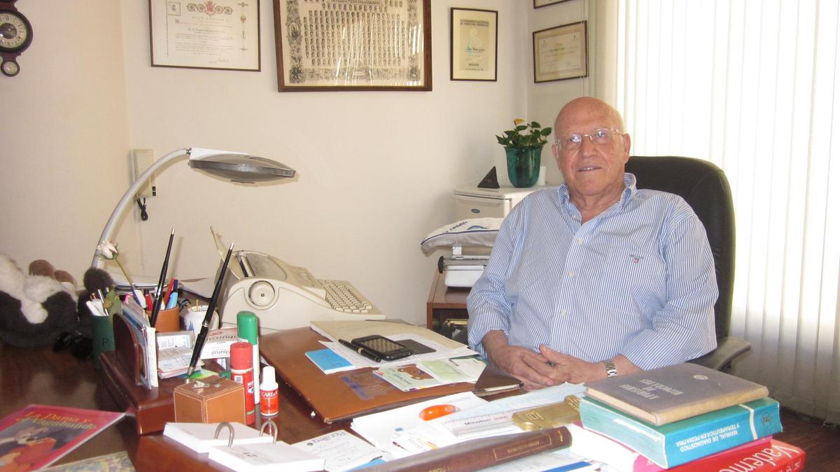 Pedro Medina García, en su consulta en 2011