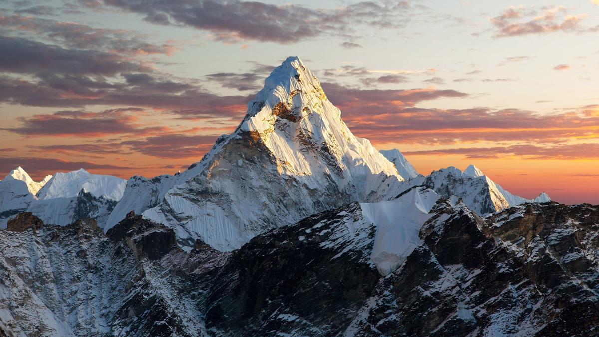 El Monte Everest &quot;crece&quot; 86 centímetros