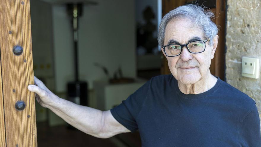 Gabriel Janer Manila habla sobre la reedición de su libro 'Lluna creixent sobre el Tàmesi': "Ha sido una revisión y un aprendizaje"