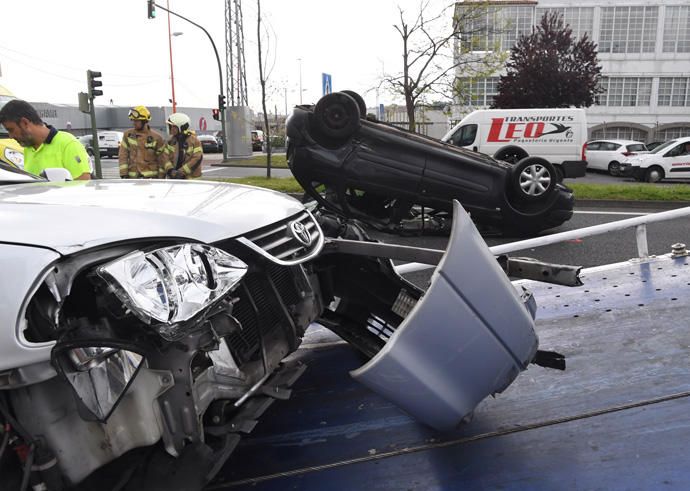 Aparatoso accidente en la avenida de Finisterre