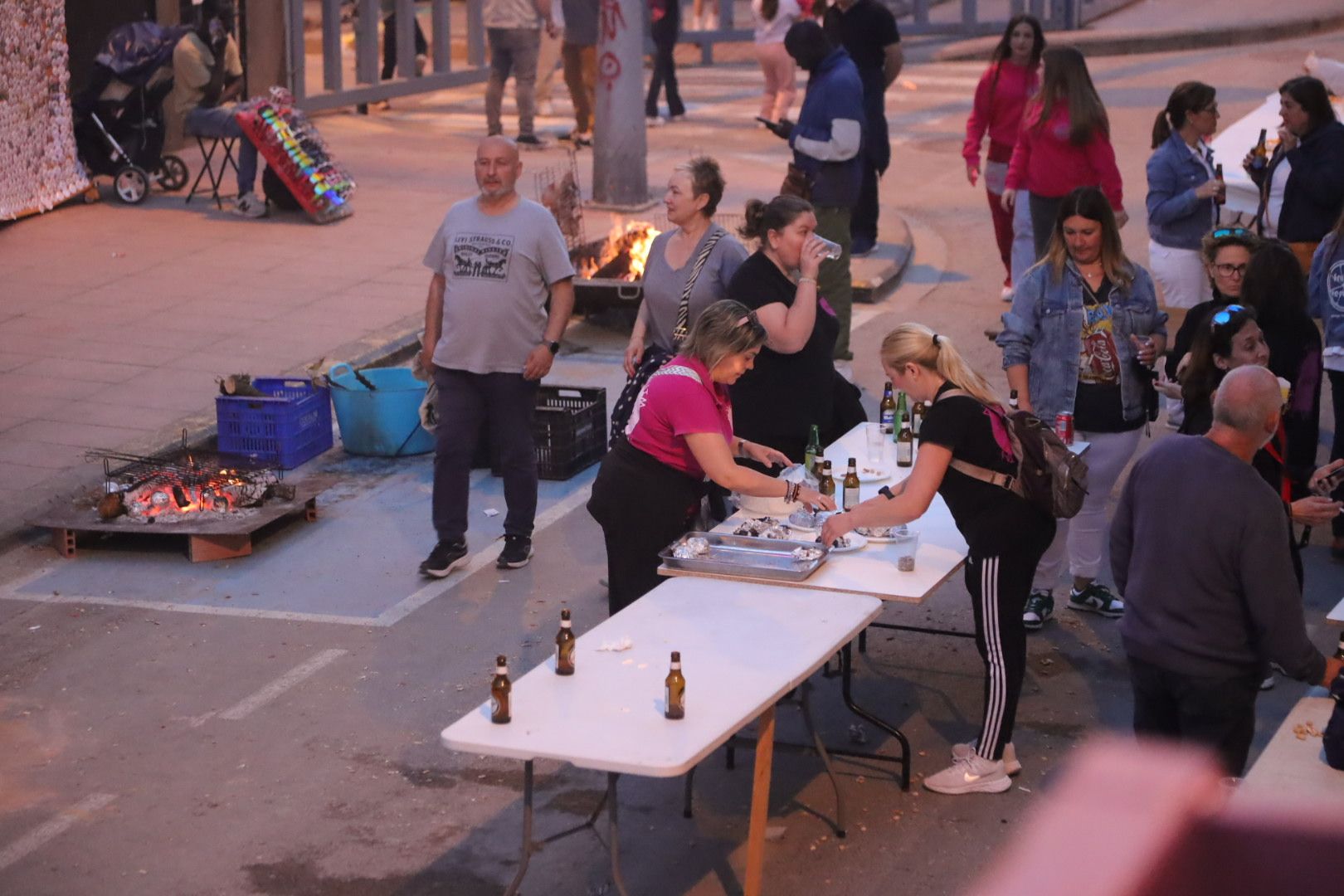 FOTOGALERÍA I Las imágenes de la Nit de la Xulla y del encuentro de elaboración de allioli de las fiestas de Vila-real