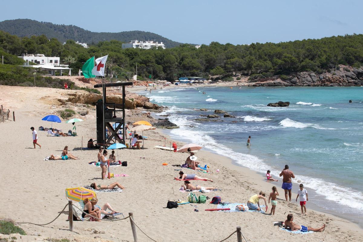 Playas de Ibiza y djs: la normativa, municipio a municipio