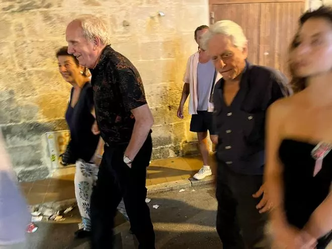 Michael Douglas cambia Menorca por Mallorca en Sant Joan: Jocs des Pla y comida en can Jaume