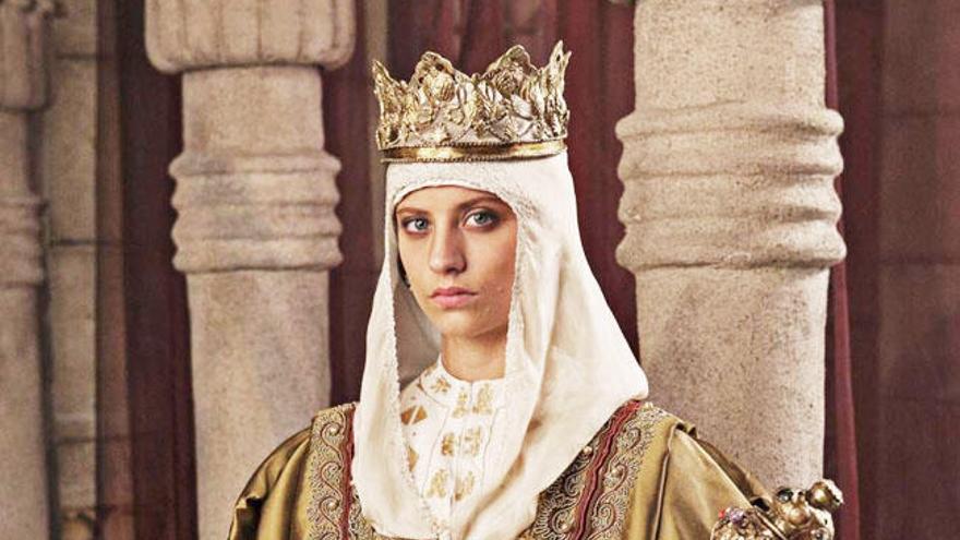 Michelle Jenner como la Reina Isabel I de Castilla.