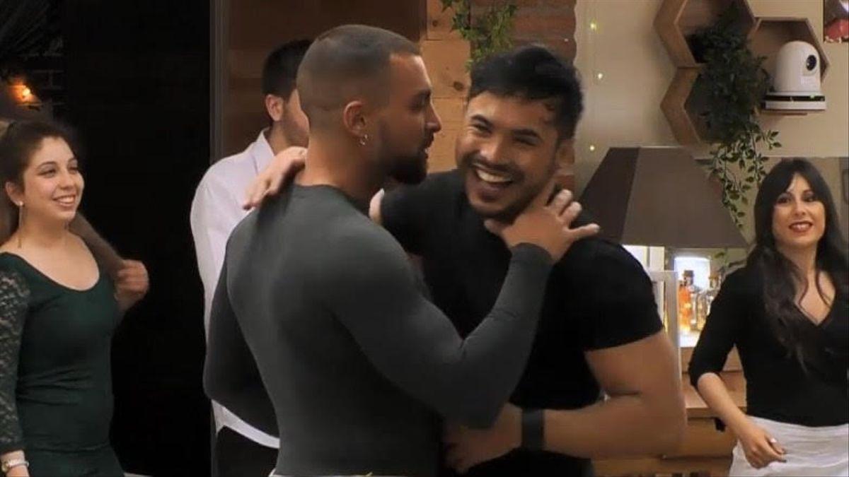 Una beso fallido acaba en cobra entre dos comensales de 'First Dates': &quot;Me ha excitado&quot;.