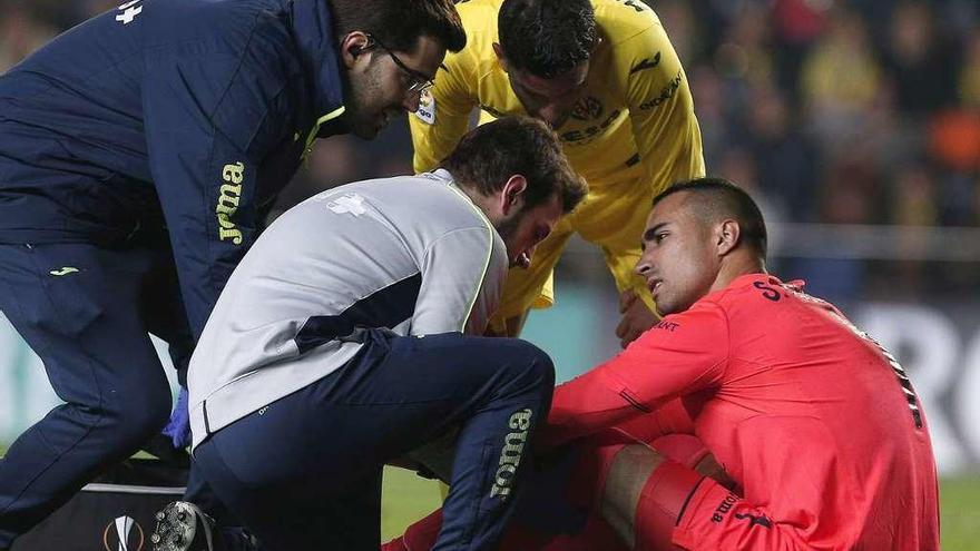 Asenjo se rompe el cruzado por cuarta vez en su carrera