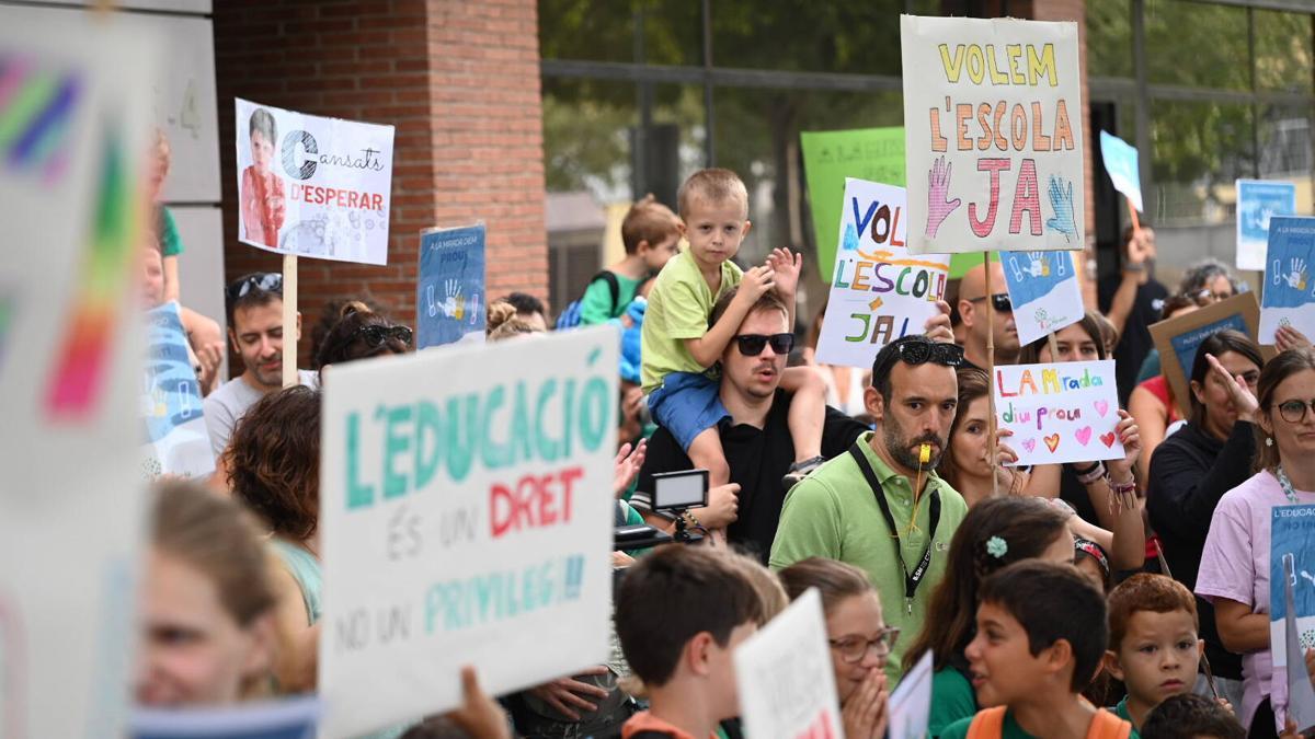 Protesta de las familias de la escuela La Mirada, en Sant Cugat