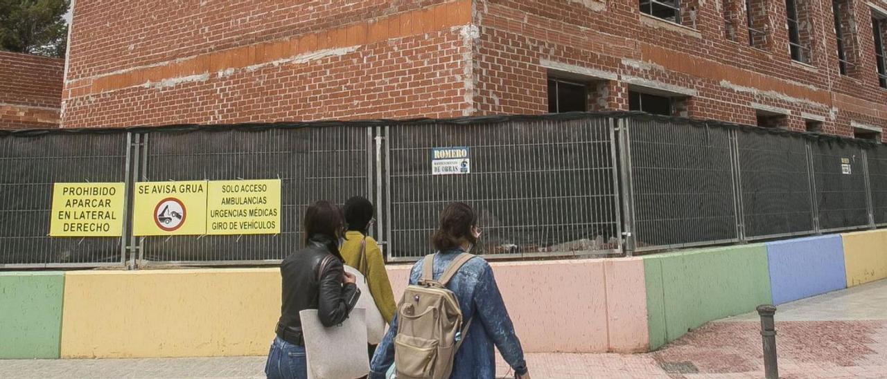 Estado en el que quedó la construcción del colegio Lo Romero en abril pasado. | HÉCTOR FUENTES