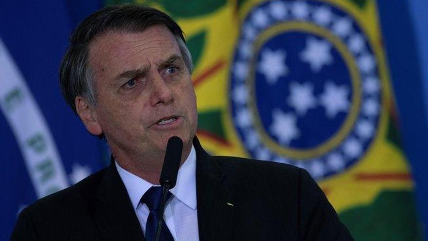 Bolsonaro firma decreto para que la población en Brasil pueda armarse