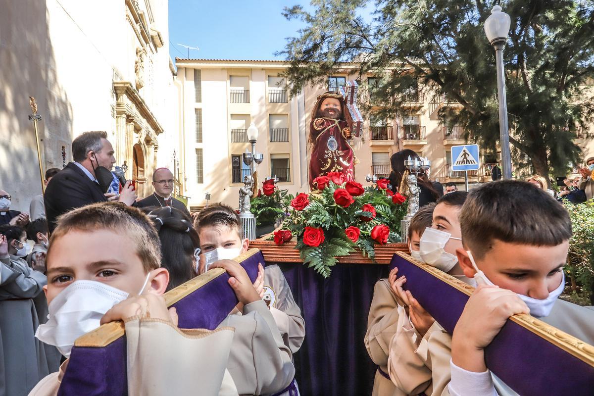 Procesión de los alumnos del colegio Nuestra Señora del Carmen de Orihuela