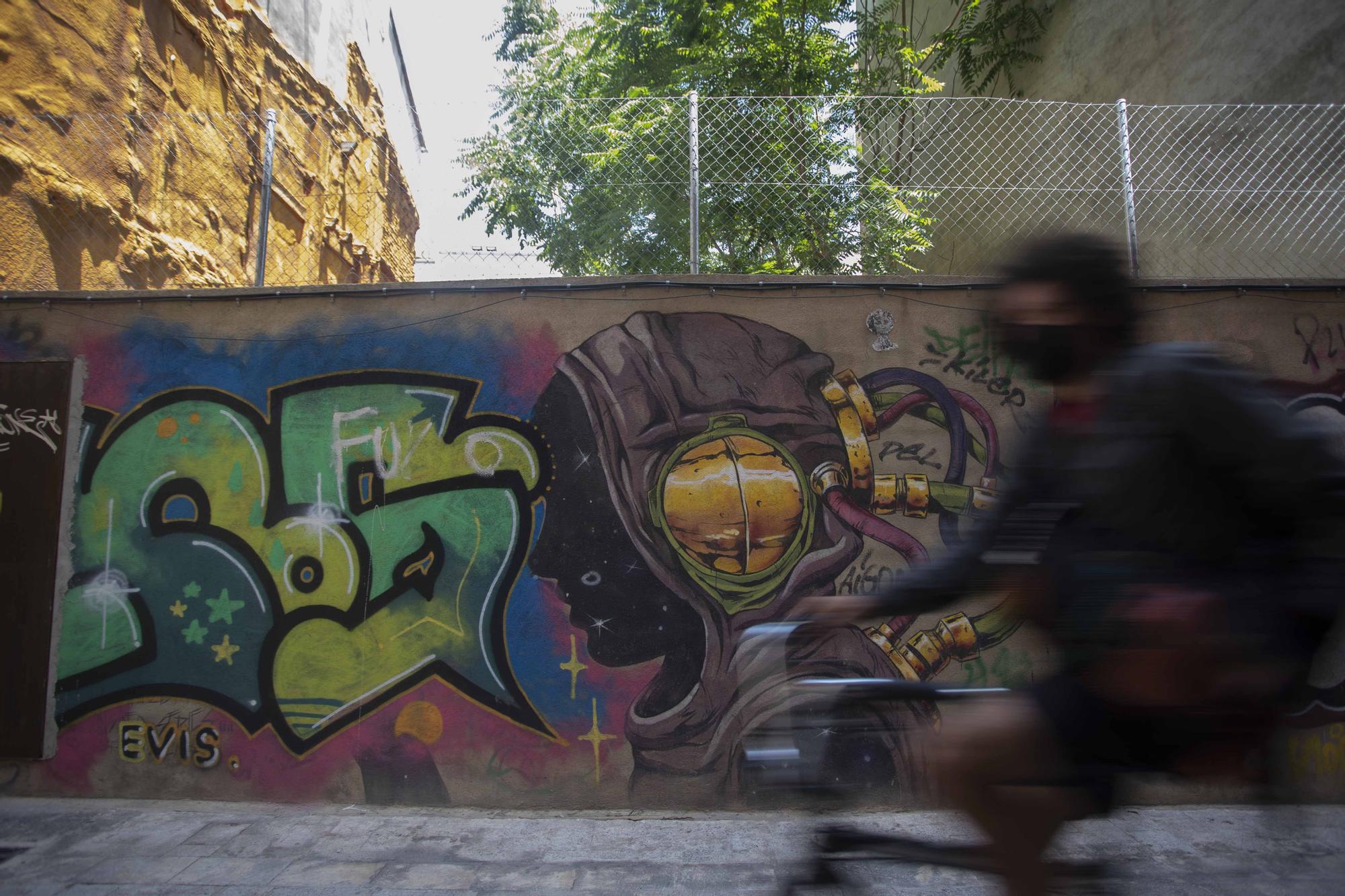 Las calles del barrio del Carmen son un museo repleto de arte.