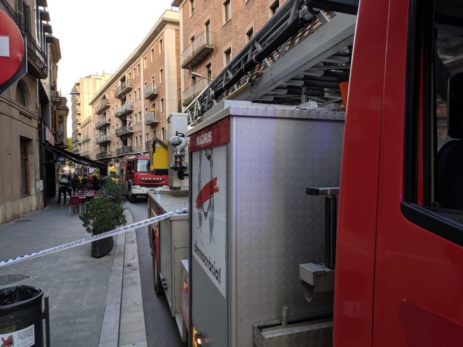 Foc en un local del carrer Monturiol de Figueres