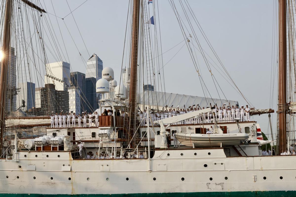 La llegada de la Princesa Leonor a Nueva York, a bordo del buque escuela 'Juan Sebastián Elcano', en imágenes La llegada de la Princesa Leonor a Nueva York, a bordo del buque escuela 'Juan Sebastián Elcano', en imágenes