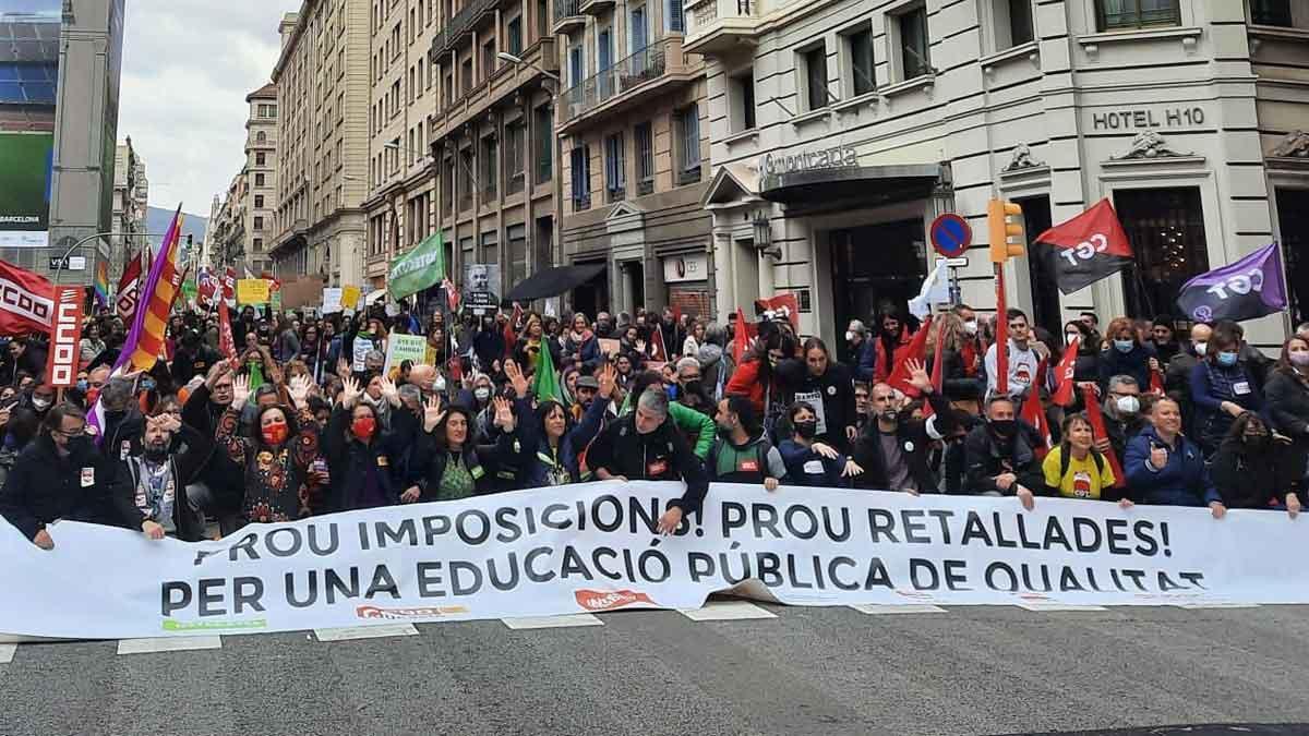 Manifestación de profesores en la Via Laietana de Barcelona.