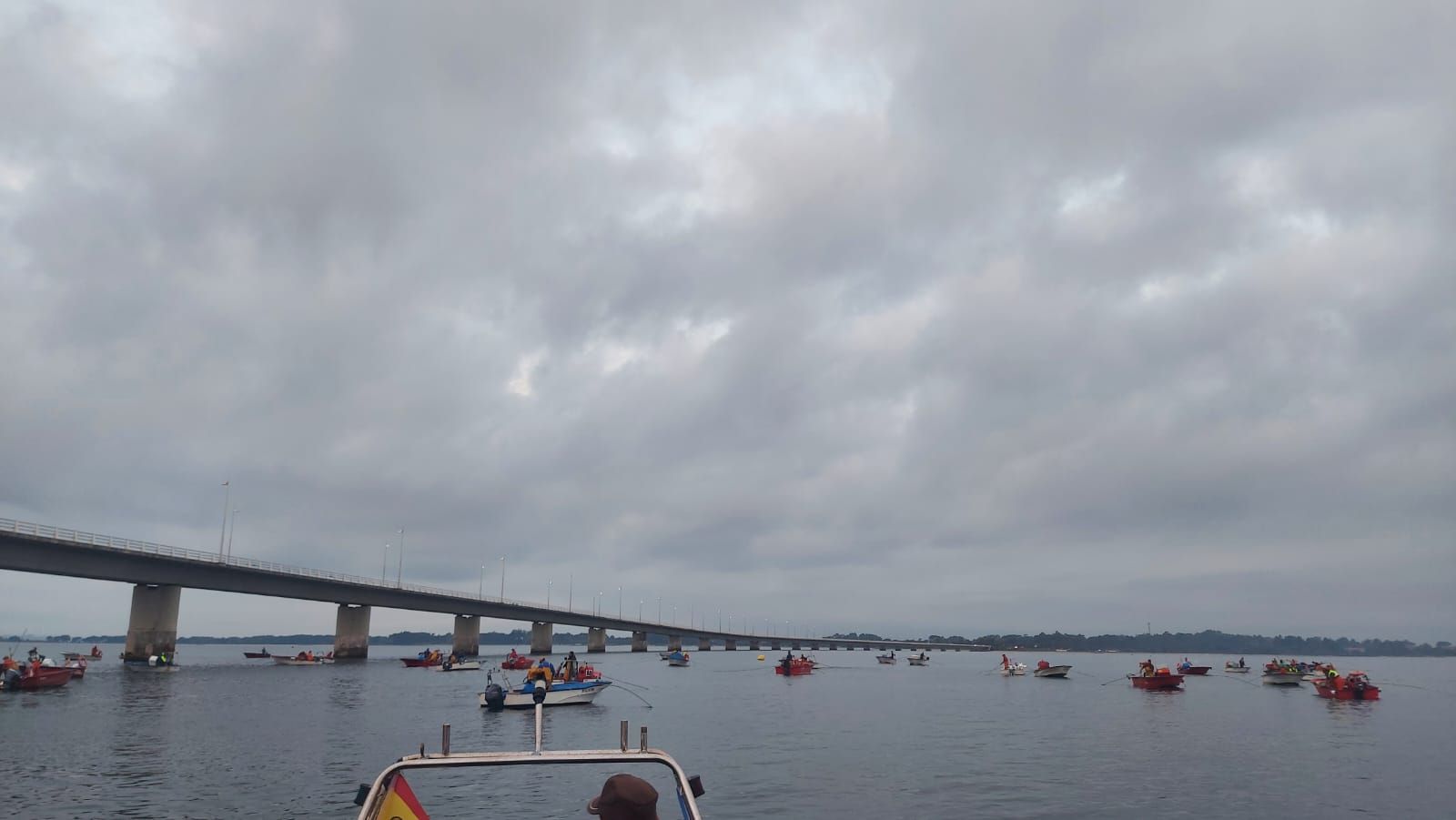 Así comenzó otra preocupante y desconsoladora campaña para el libre marisqueo en Arousa.