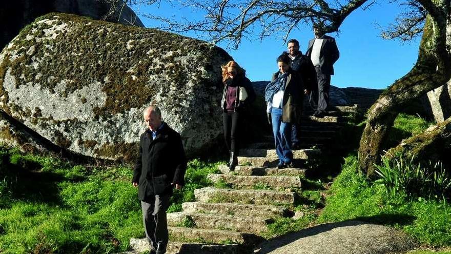 Gonzalo Durán en el mirador de Lobeira, en Vilanova de Arousa.  // Iñaki Abella