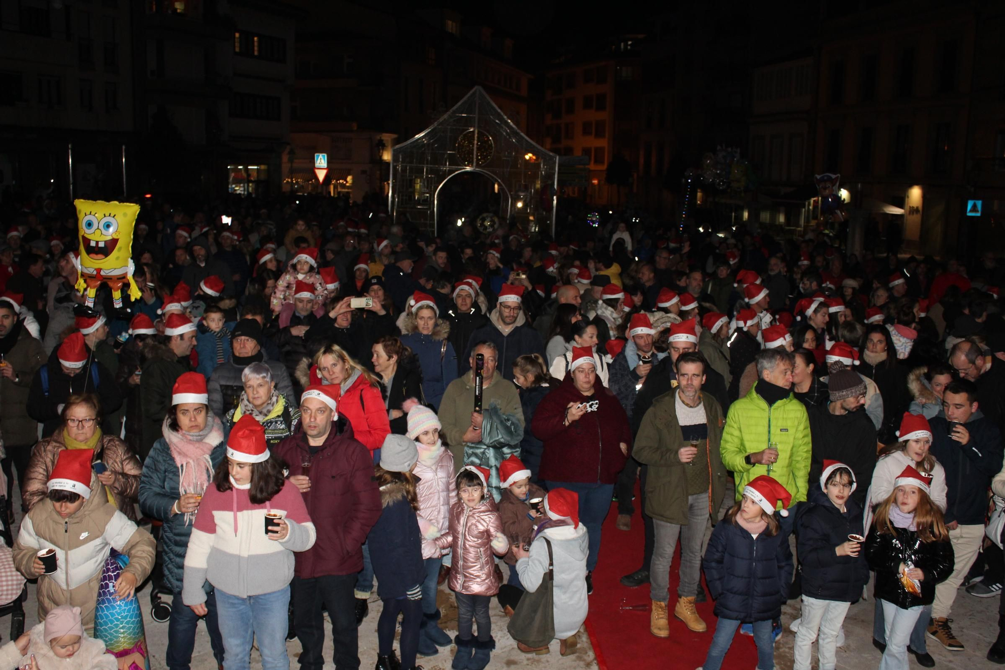 Villaviciosa 'descorcha' la Navidad con un brindis multitudinario