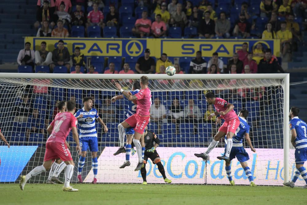 El Dépor se hunde ante la UD Las Palmas.