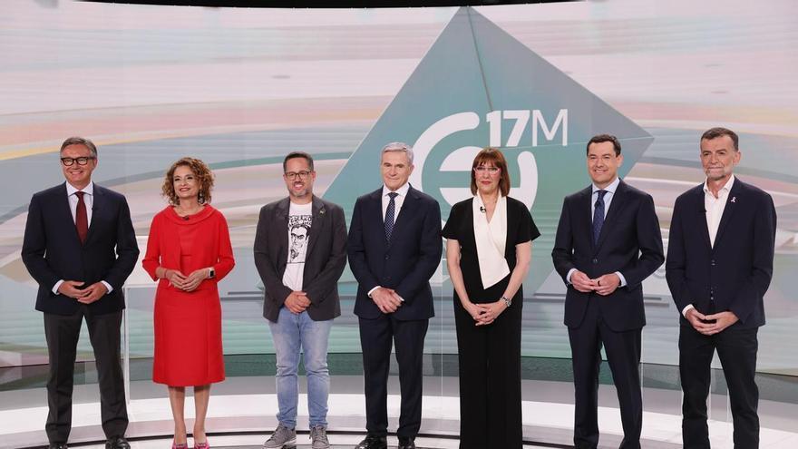 Moreno pelea el voto de derecha para frenar a Vox y se enfrenta a una ofensiva coordinada de la izquierda