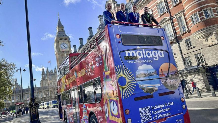 Málaga lleva su imagen a los autobuses turísticos de Londres de la mano de Picasso