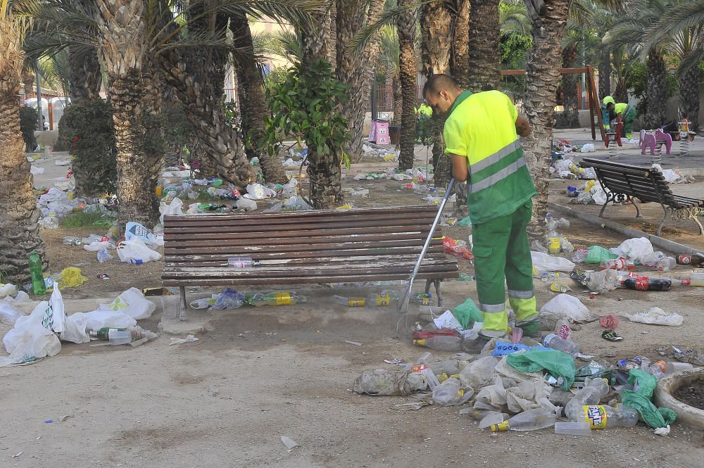 La ciudad inicia su lavado de cara después de las fiestas con el objetivo de recuperar la normalidad a la mayor brevedad posible