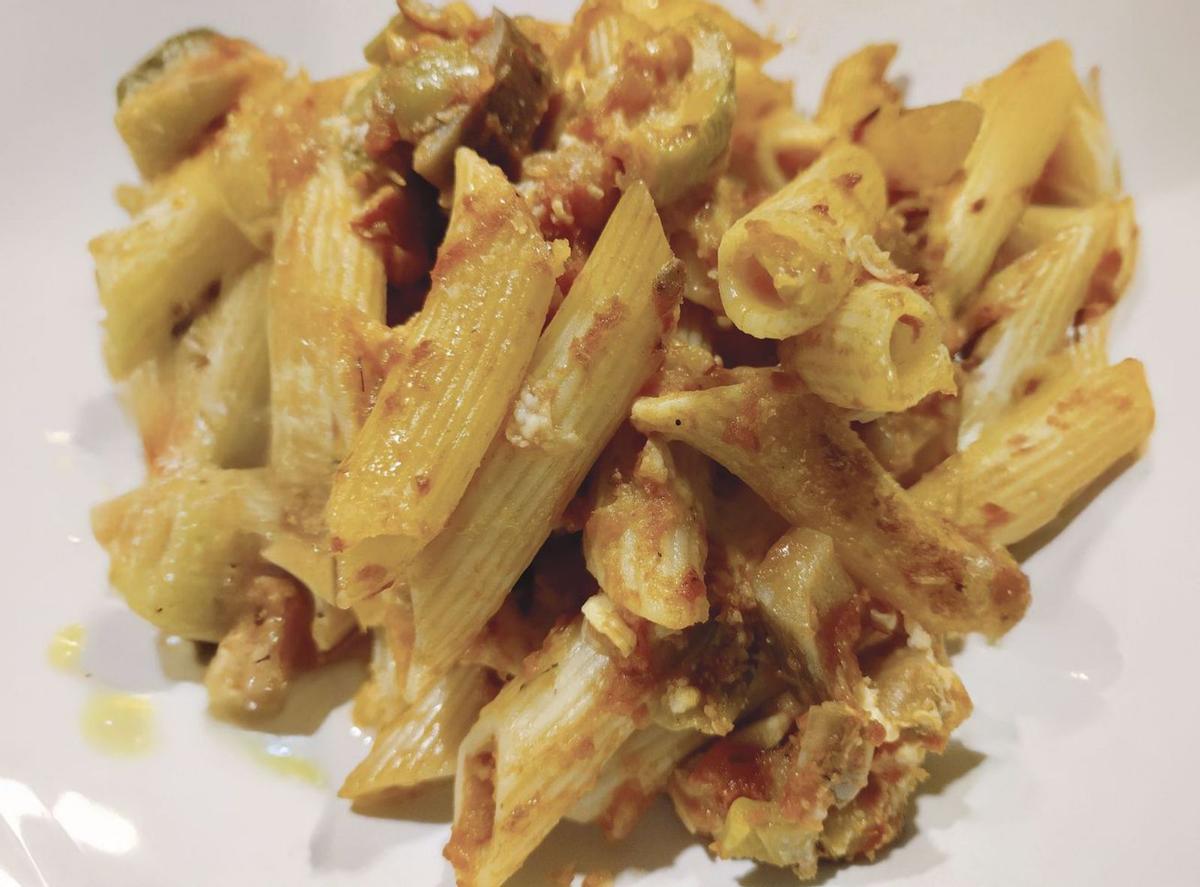 Macarrons amb verdura i herbes aromàtiques