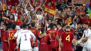 Los jugadores le dedican el título a los cuatro mil aficionados españoles de Rotterdam