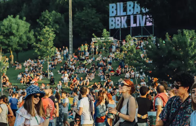 Los motivos psicológicos que explican por qué te encantan los festivales