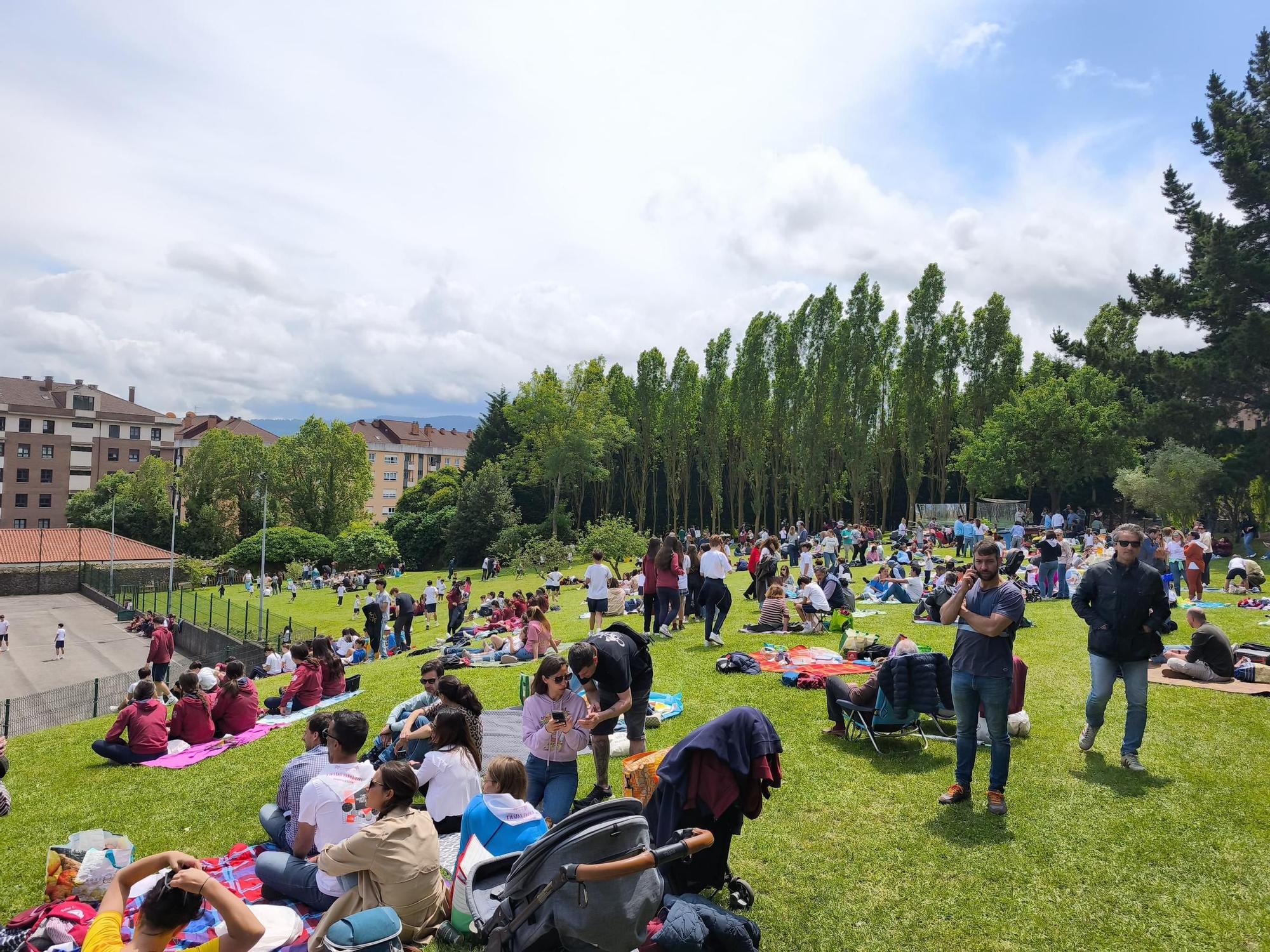 El colegio Virgen Mediadora Dominicas de Gijón clausura las fiestas por el Padre Coll (en imágenes)