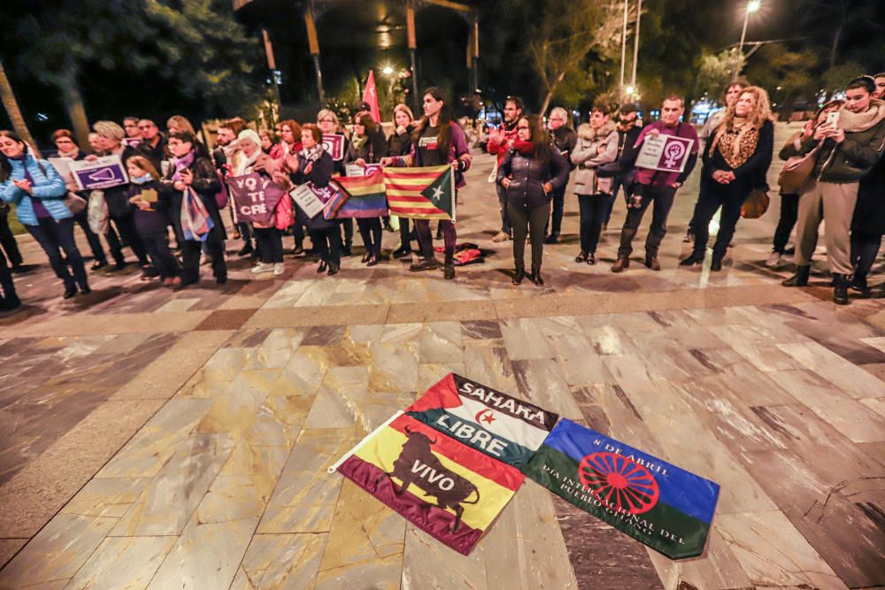 Unas doscientas personas en la Glorieta Gabriel Miró de Orihuela