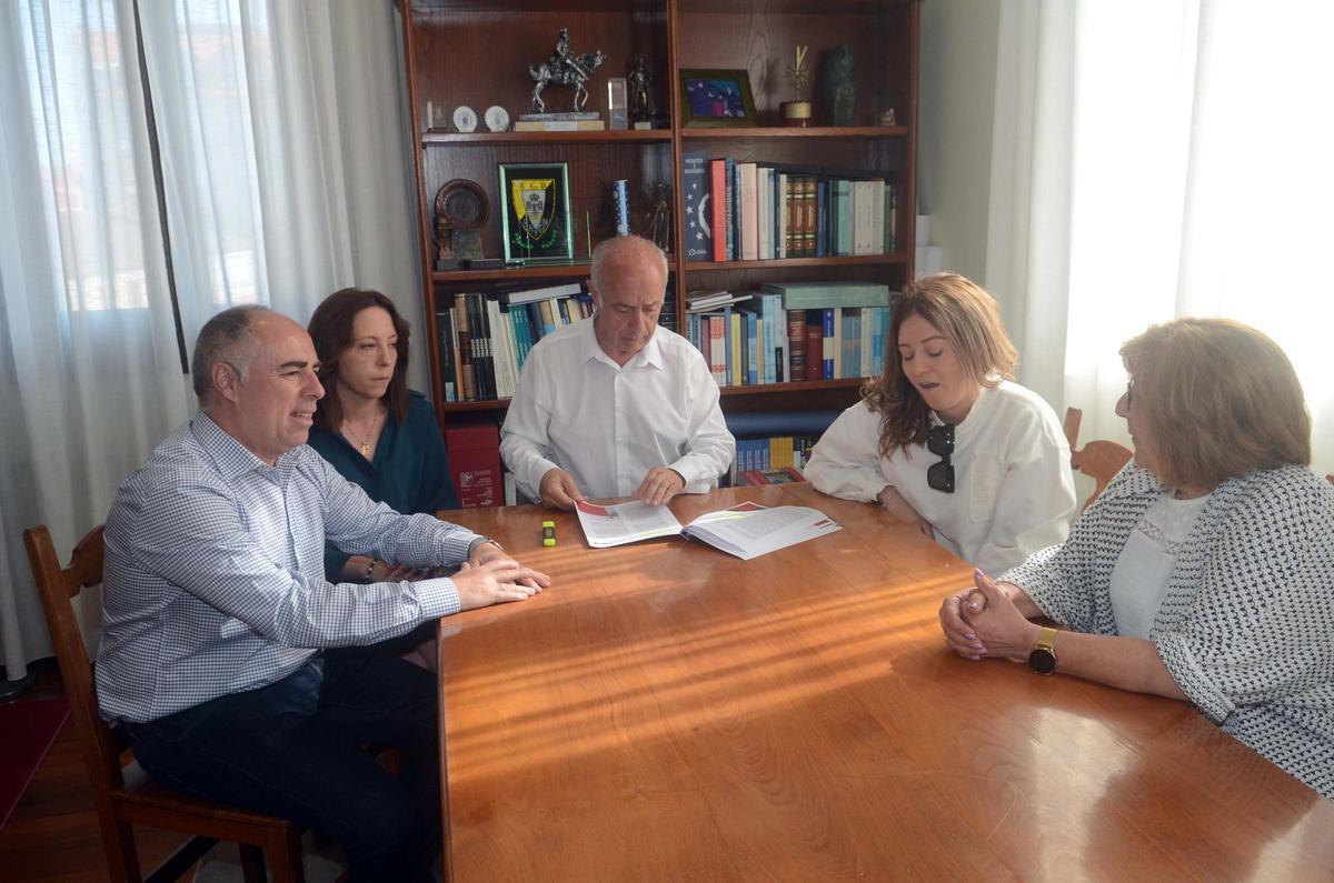 La rueda de prensa se realizó en el despacho de Alcaldía.