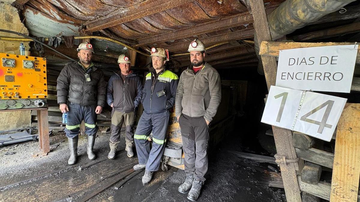 Los mineros de Tormaleo salen del encierro sin cobrar y con un ERTE sobre la mesa