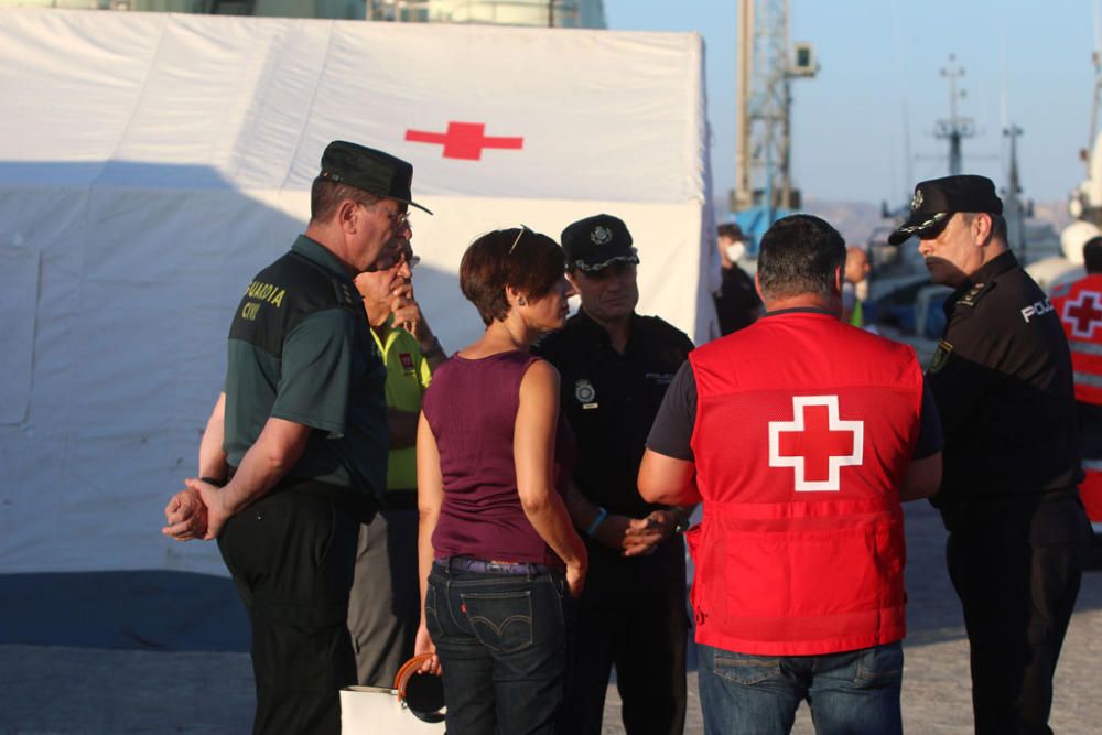 Trasladados a Málaga los ocupantes de una patera rescatada por Salvamento Marítimo