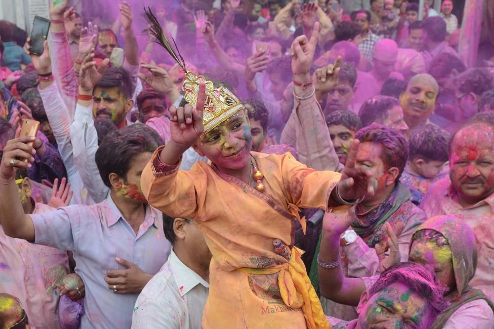 La India da la bievenida a la primavera con el tradicional festival Holi