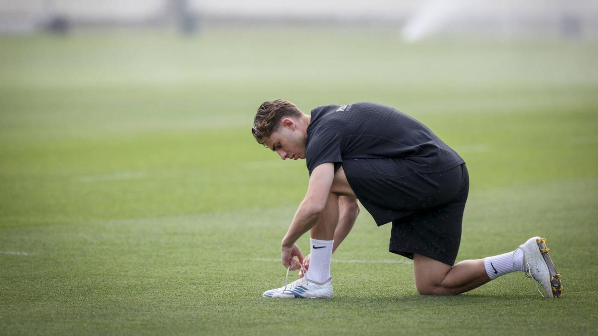Fermín, entrenando con el Barça.