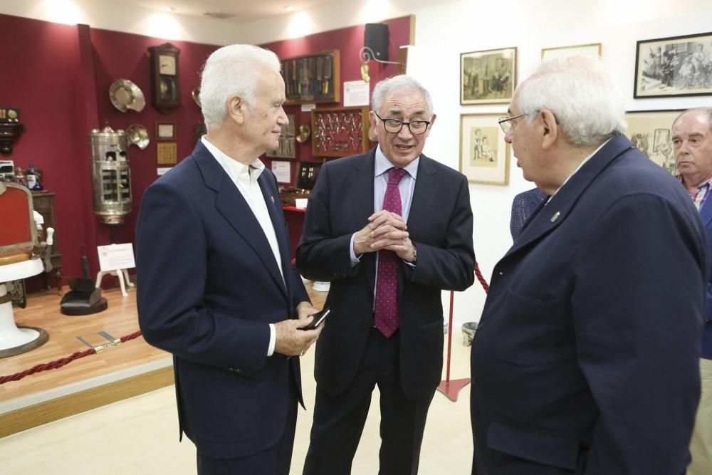 Inauguración de la exposición del psicoesteta Ramiro en la sala de exposiciones de Caja Rural