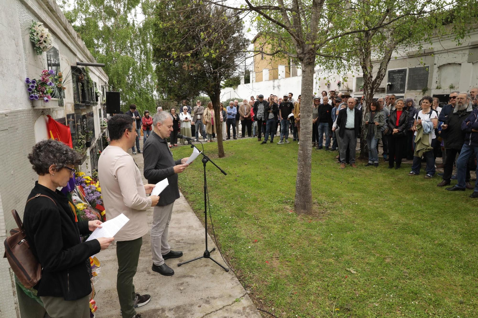 Homenaje en cementerio de El Sucu por el 14 de abril (en imágenes)