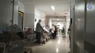 Hasta 24 enfermos graves a la espera en los pasillos de Urxencias del CHUS