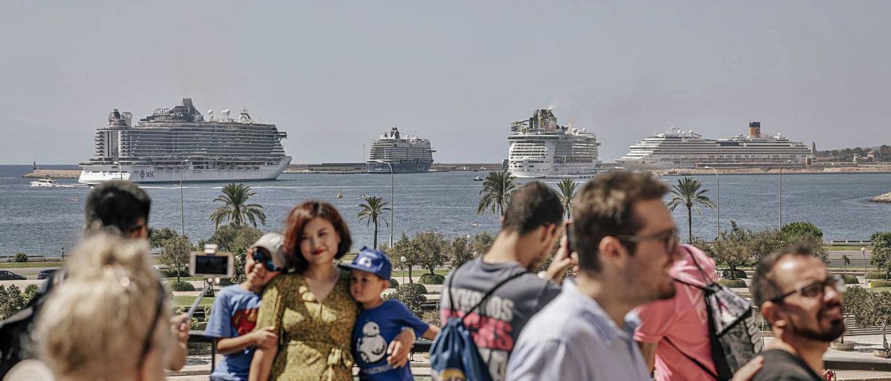 Los empresarios reclaman a Antich que reabra el puerto a los cruceros