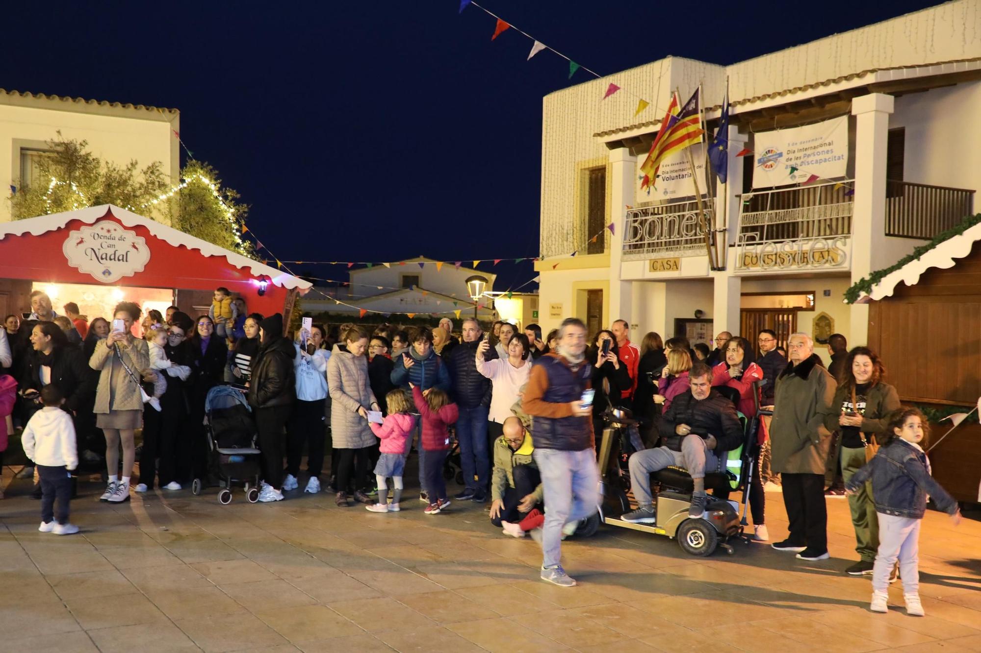 Descubre las fotos del inicio de las Fiestas de Navidad en Formentera