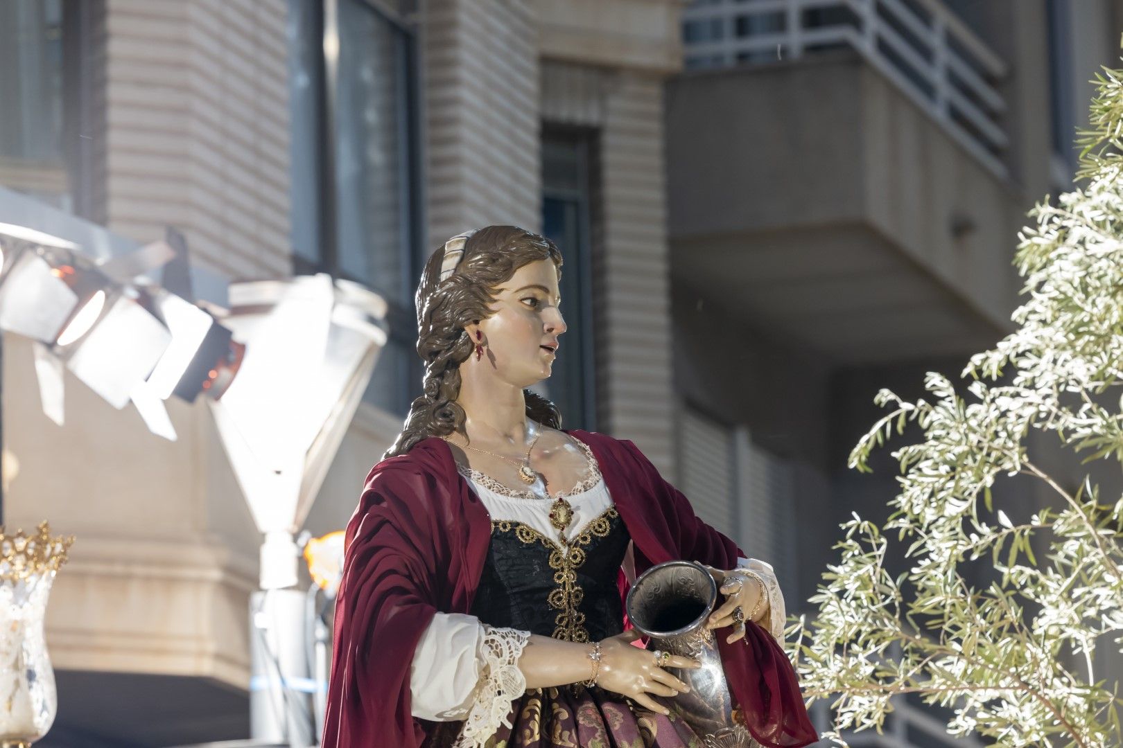 Las quince cofradías de la Semana Santa de Torrevieja recorrieron las calles en Viernes Santo